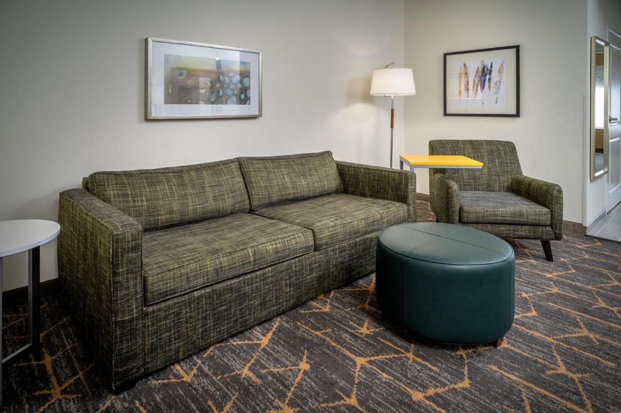 Holiday Inn Hotel & Suites Beckley By Ihg Exterior photo