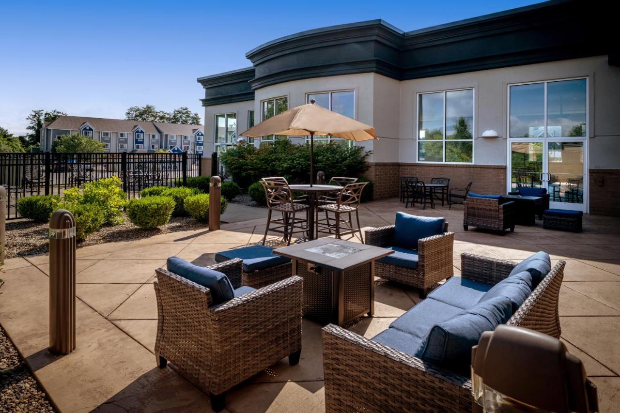 Holiday Inn Hotel & Suites Beckley By Ihg Exterior photo