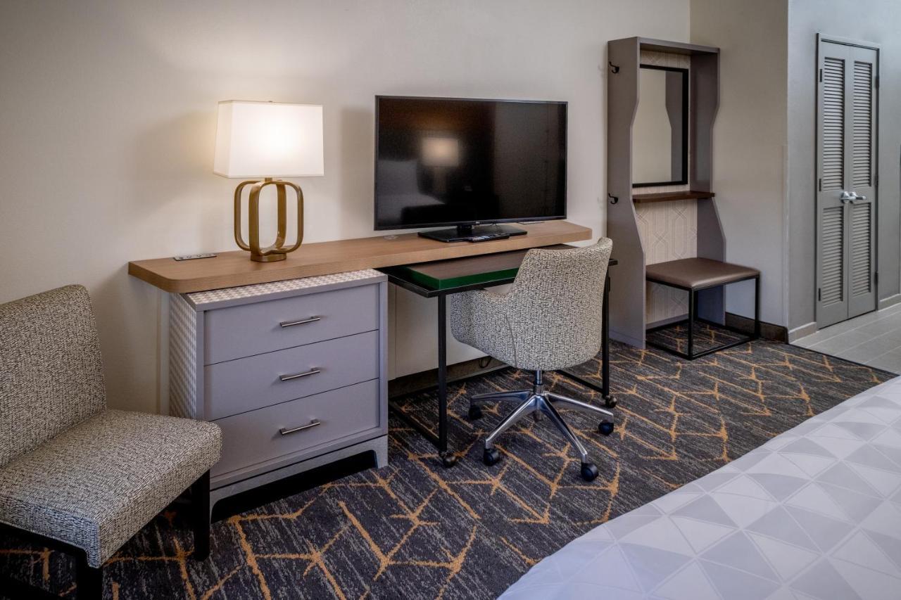 Holiday Inn Hotel & Suites Beckley By Ihg Exterior photo