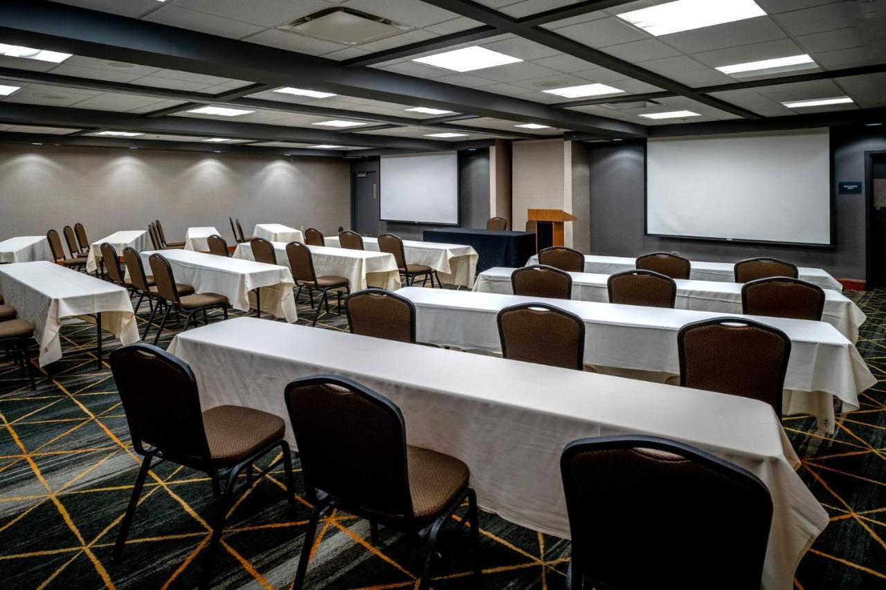 Holiday Inn Hotel & Suites Beckley By Ihg Exterior photo