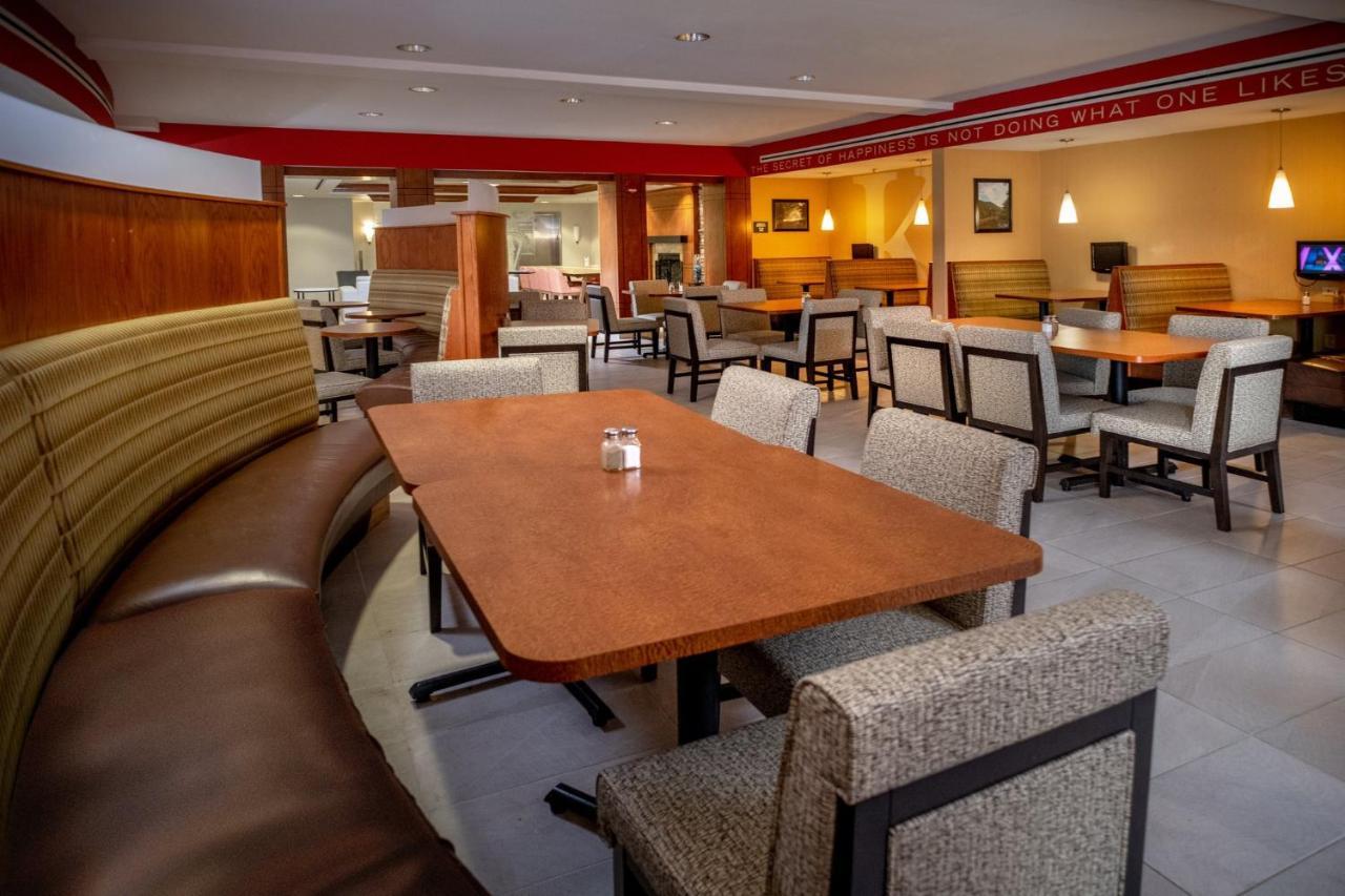 Holiday Inn Hotel & Suites Beckley By Ihg Exterior photo