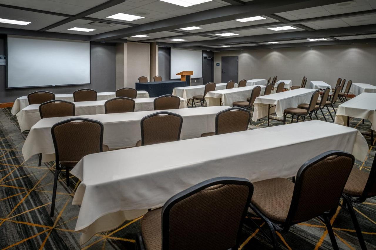 Holiday Inn Hotel & Suites Beckley By Ihg Exterior photo