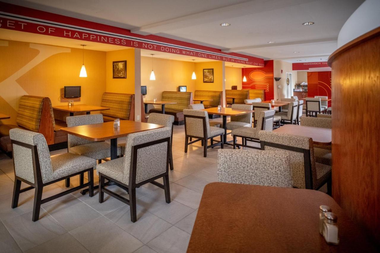 Holiday Inn Hotel & Suites Beckley By Ihg Exterior photo