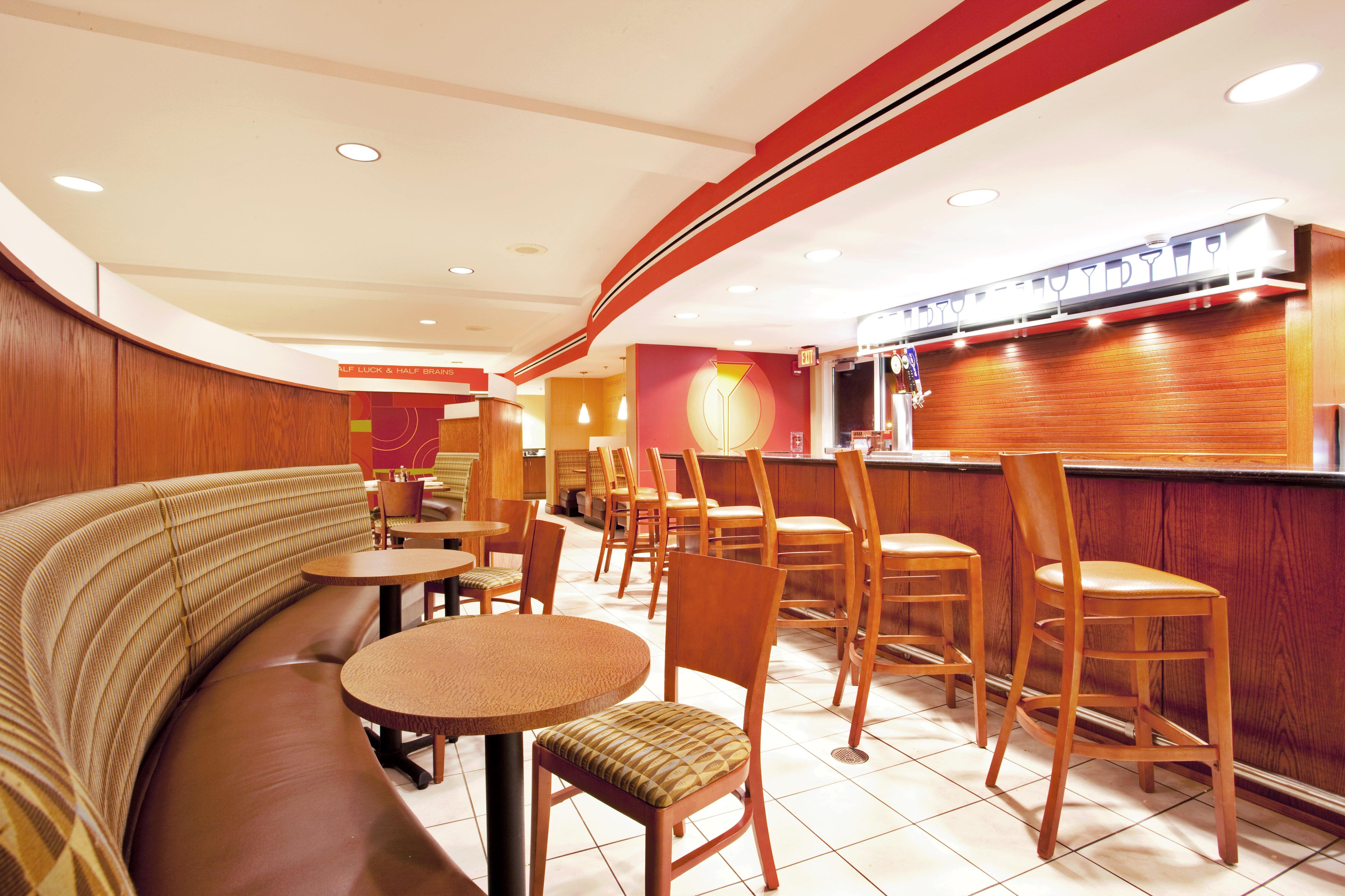Holiday Inn Hotel & Suites Beckley By Ihg Exterior photo