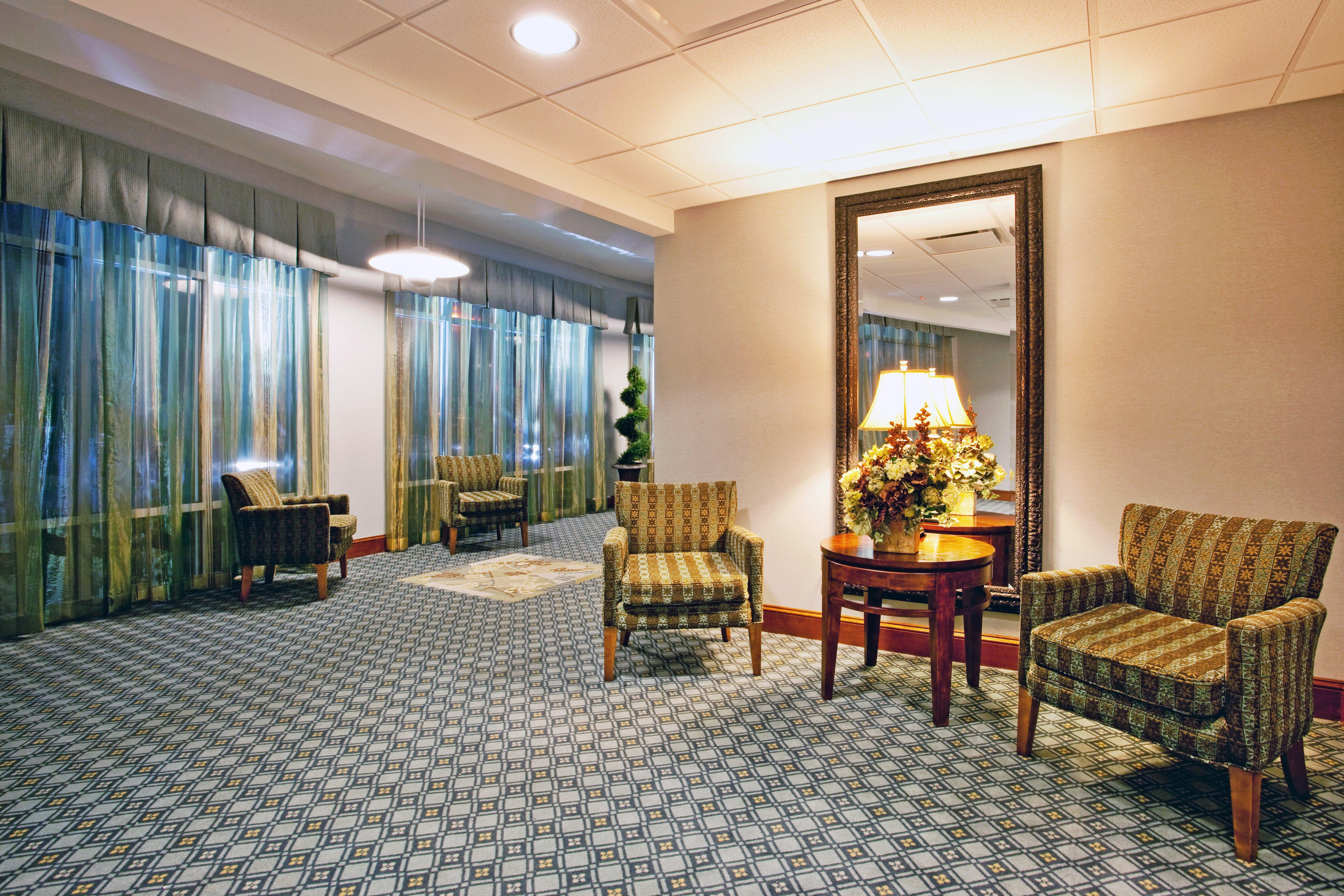 Holiday Inn Hotel & Suites Beckley By Ihg Exterior photo