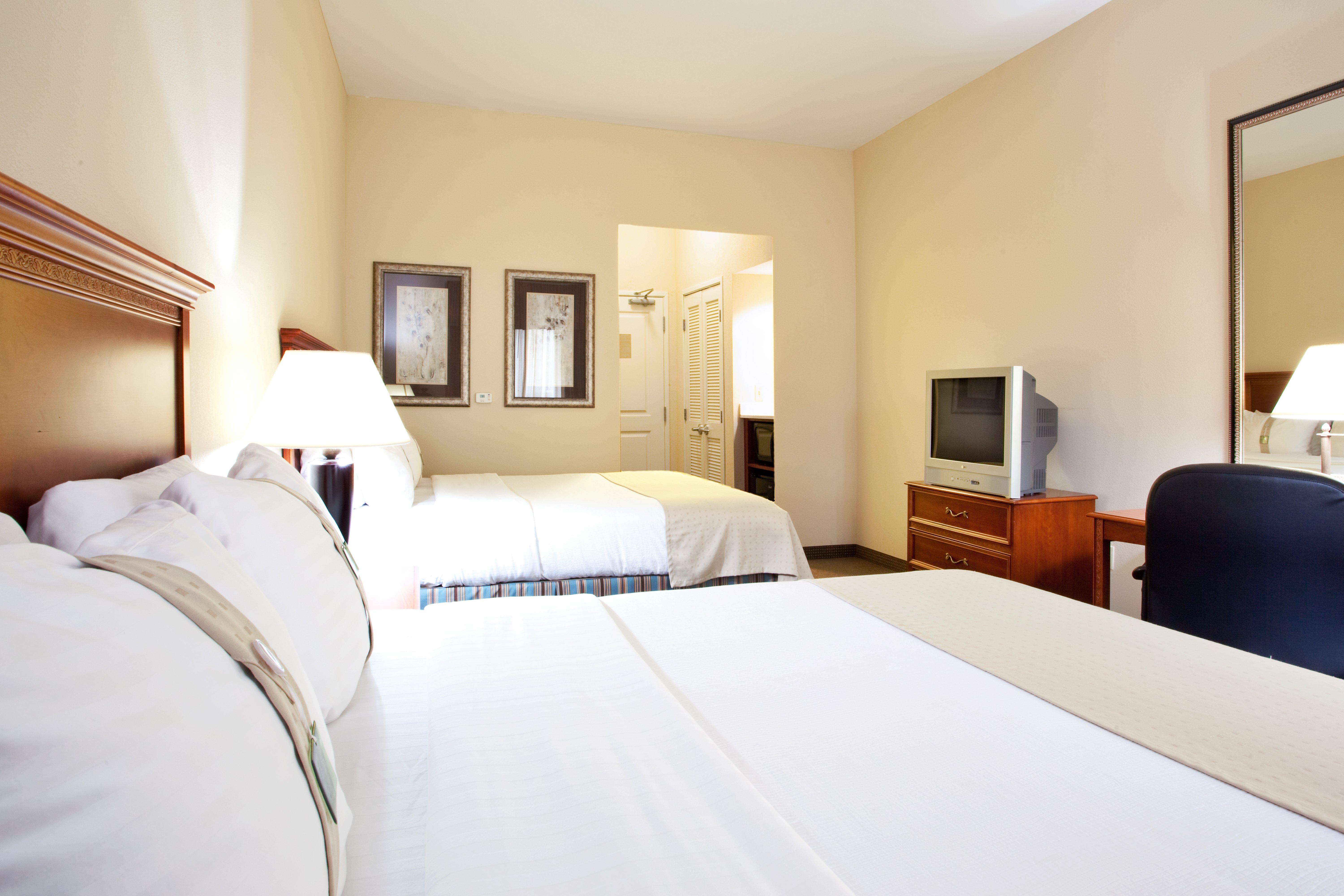 Holiday Inn Hotel & Suites Beckley By Ihg Exterior photo