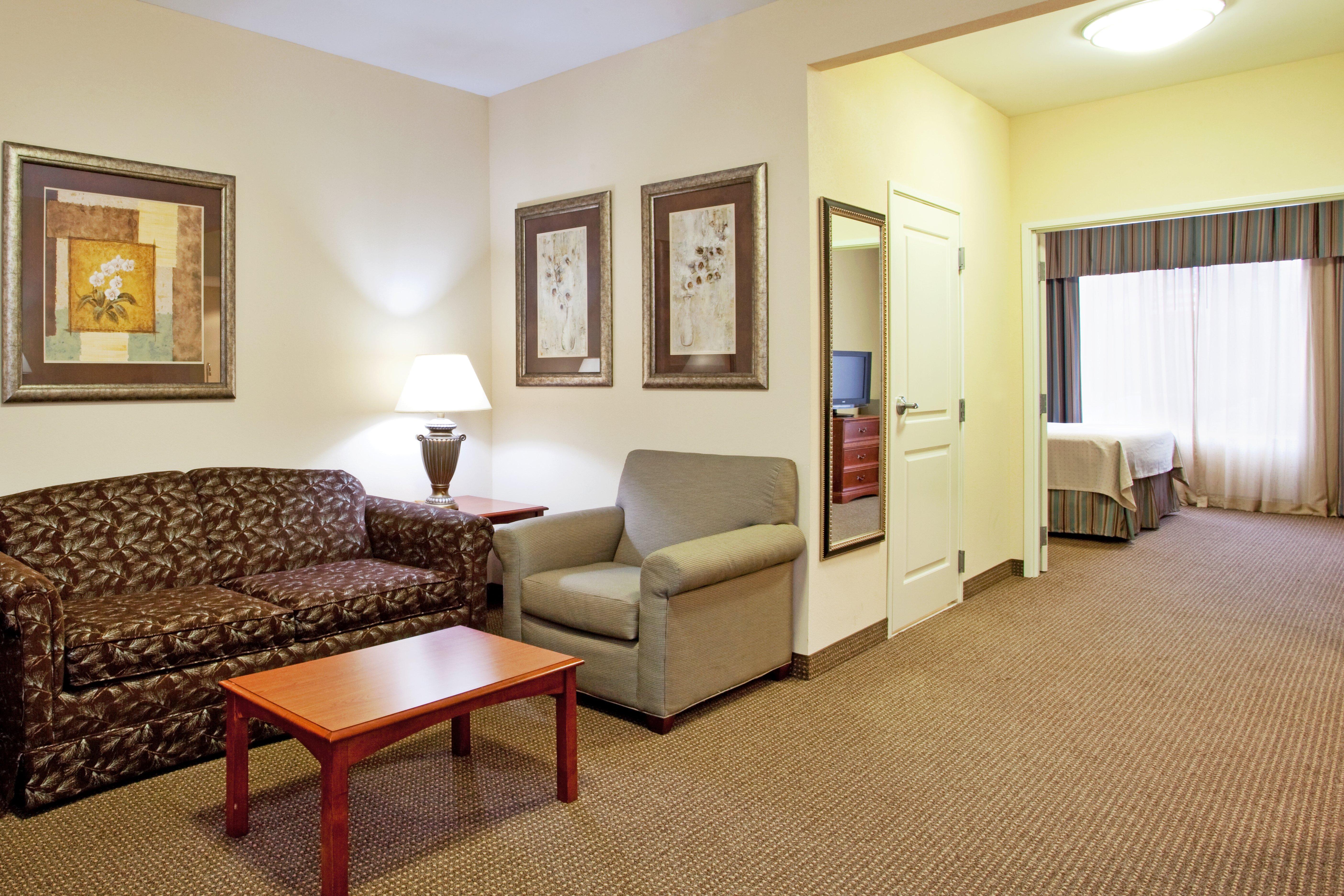Holiday Inn Hotel & Suites Beckley By Ihg Exterior photo