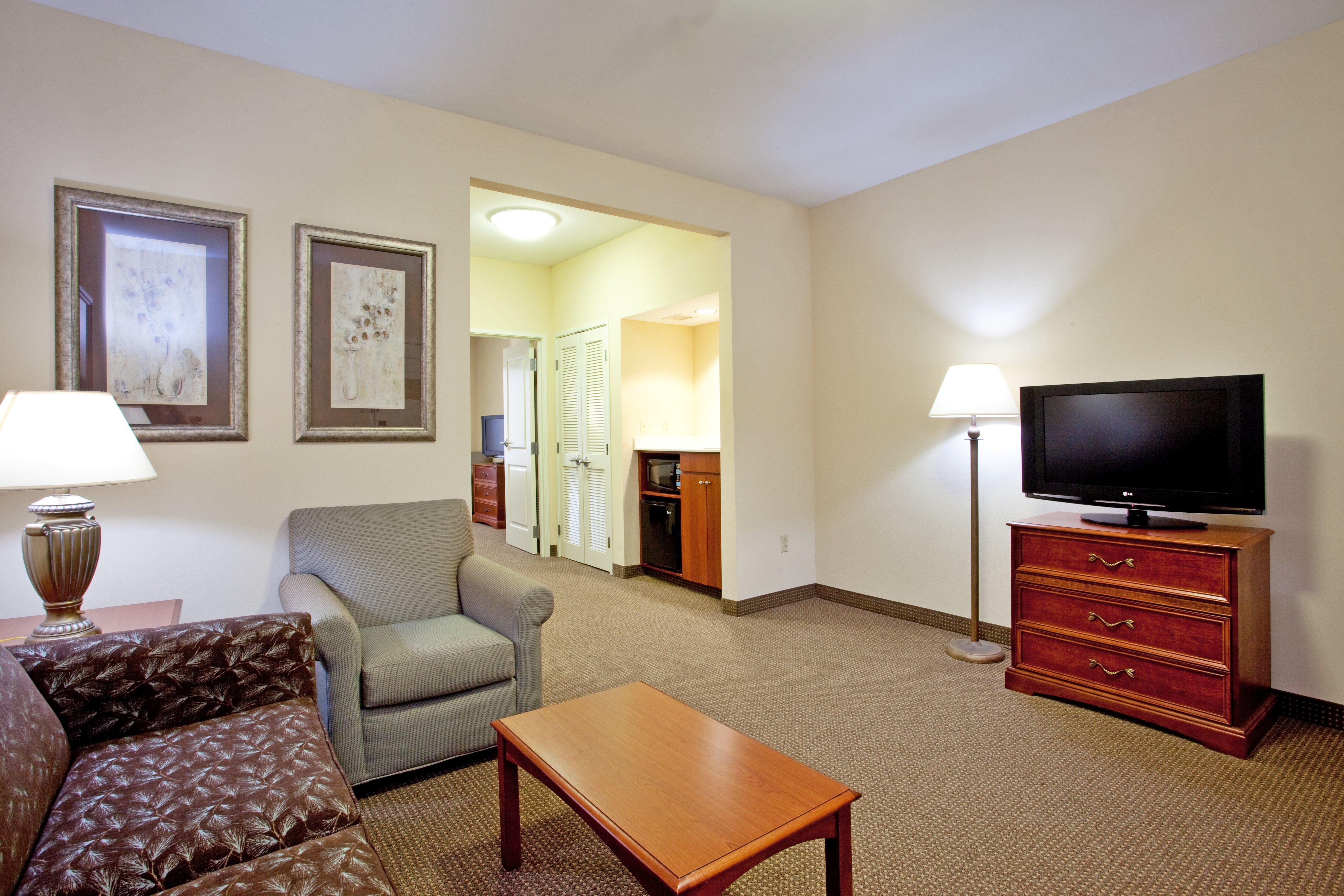 Holiday Inn Hotel & Suites Beckley By Ihg Exterior photo