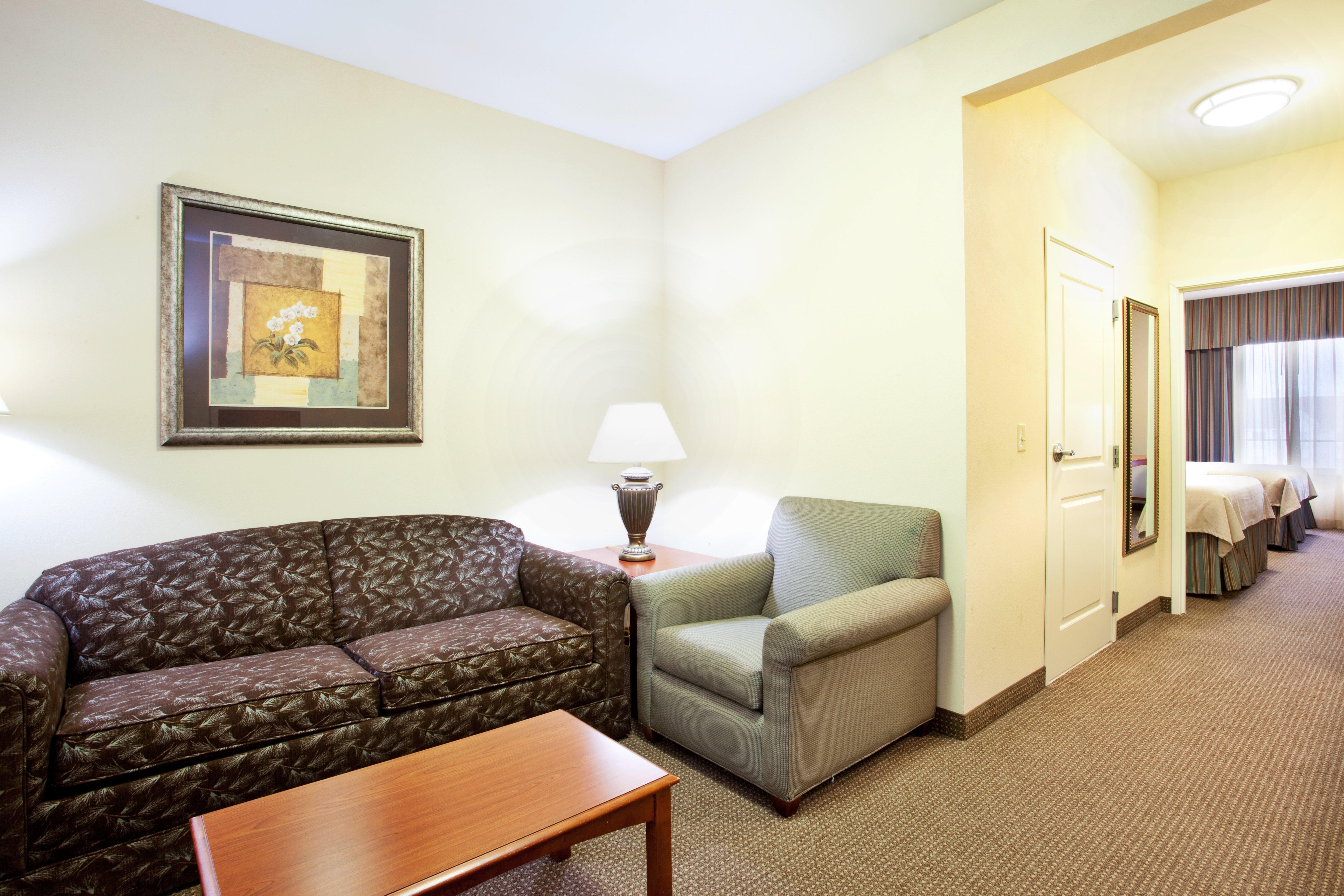 Holiday Inn Hotel & Suites Beckley By Ihg Exterior photo