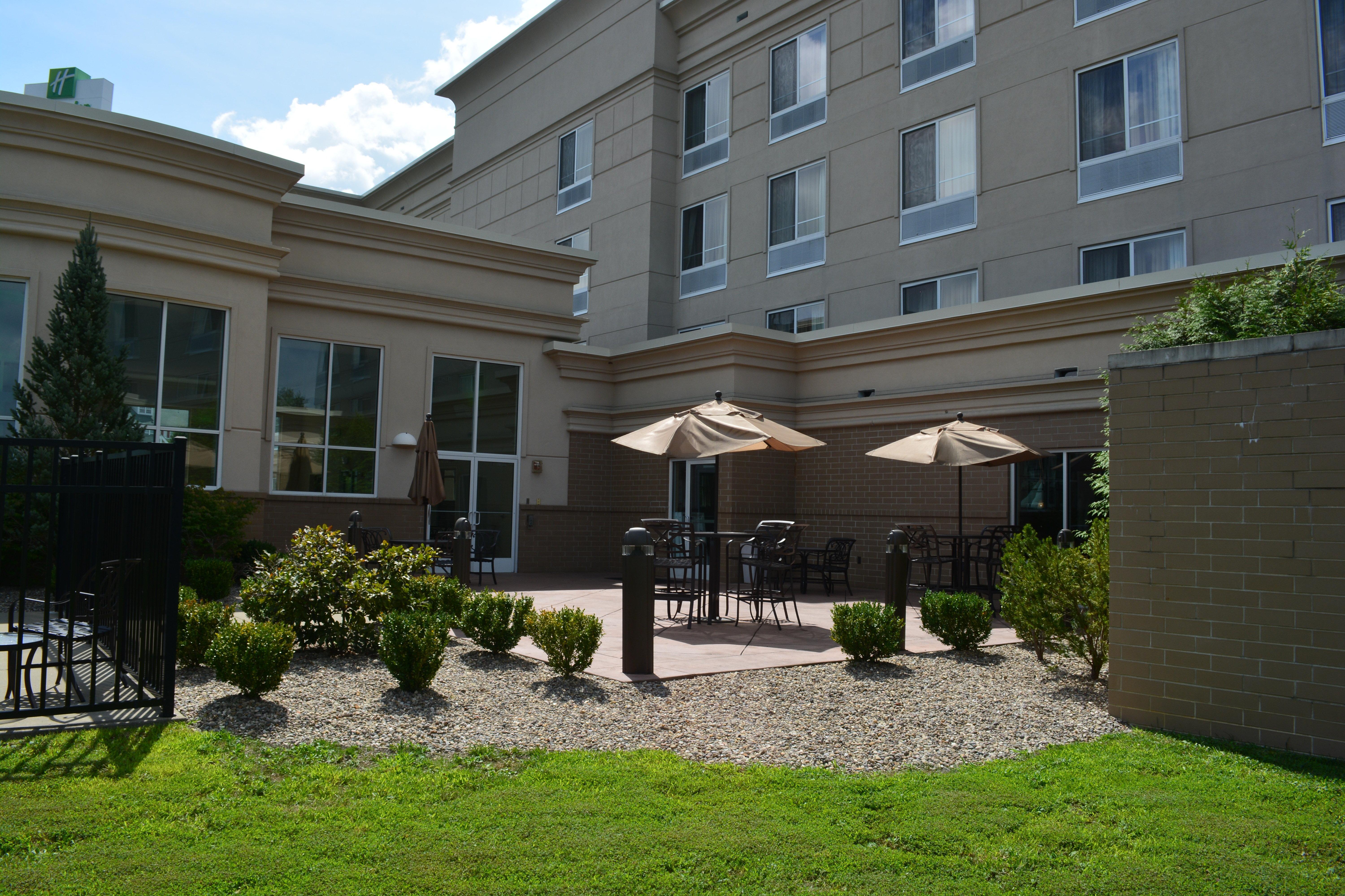 Holiday Inn Hotel & Suites Beckley By Ihg Exterior photo