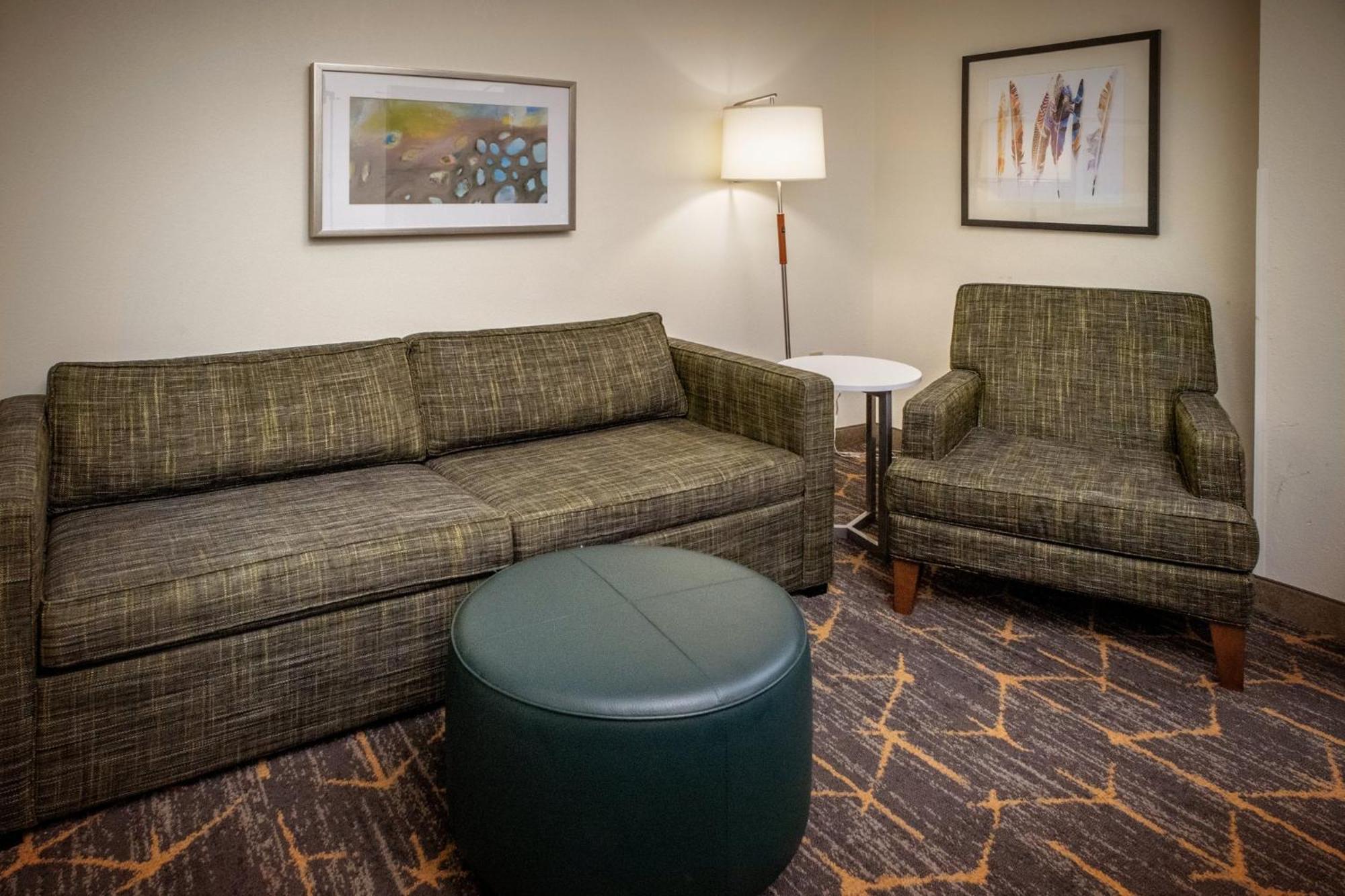 Holiday Inn Hotel & Suites Beckley By Ihg Exterior photo